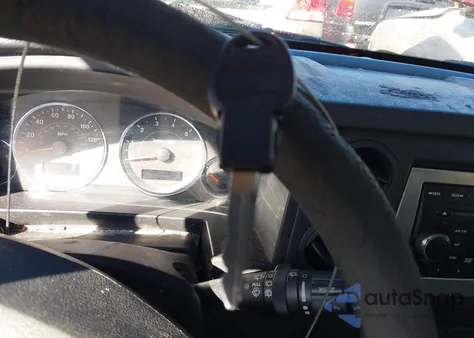 2008 Jeep Commander Sport z USA, uszkodzony, nr VIN 1J8HG48KX8C146064